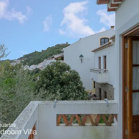 Willa Akivillas In *